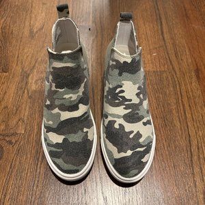 *NEW* Steve Madden Crushin High Top Slip-On Sneaker 7M, GREEN CAMO
